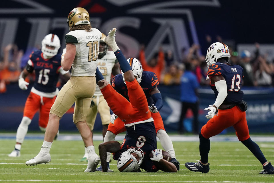 UTSA linebacker Jamal Ligon (8) intercepts a pass intended for UAB tight end Hayden Pittman (10) during the second half of an NCAA college football game, Saturday, Nov. 20, 2021, in San Antonio. (AP Photo/Eric Gay)