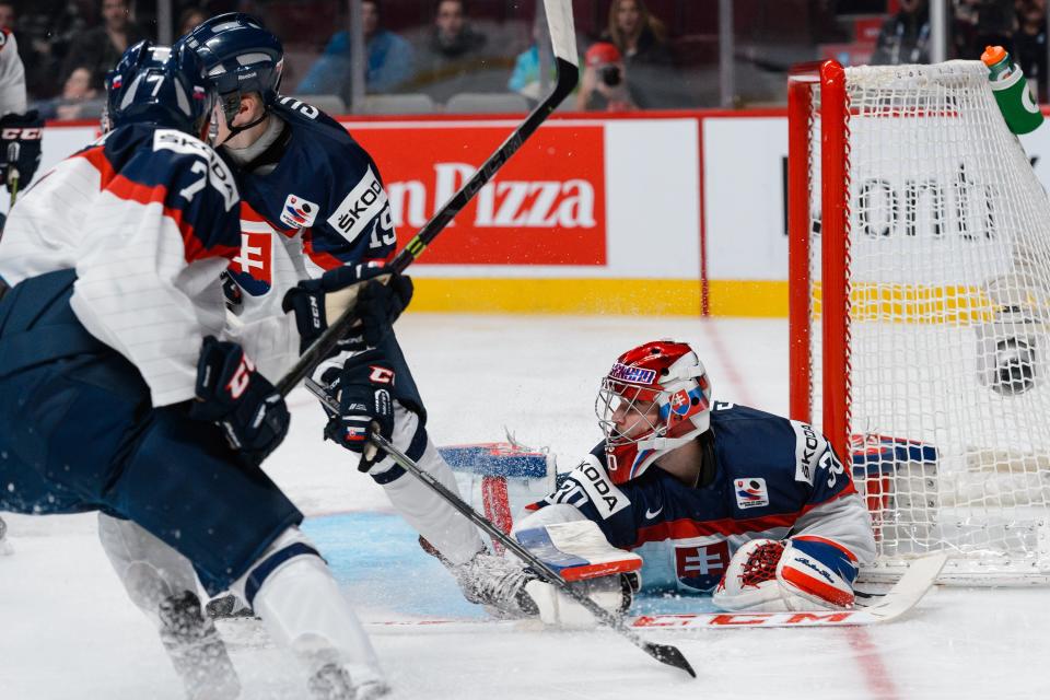 MONTREAL, QC - DECEMBER 27: Goaltender Denis Godla #30 of Team Slovakia gets down to cover the net during the 2015 IIHF World Junior Hockey Championship game against Team Finland at the Bell Centre on December 27, 2014 in Montreal, Quebec, Canada. (Photo by Minas Panagiotakis/Getty Images)