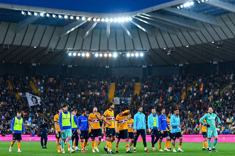 La tristeza de los futbolistas de Sampdoria, que no pudieron torcer el destino y jugarán en la Serie B la próxima temporada