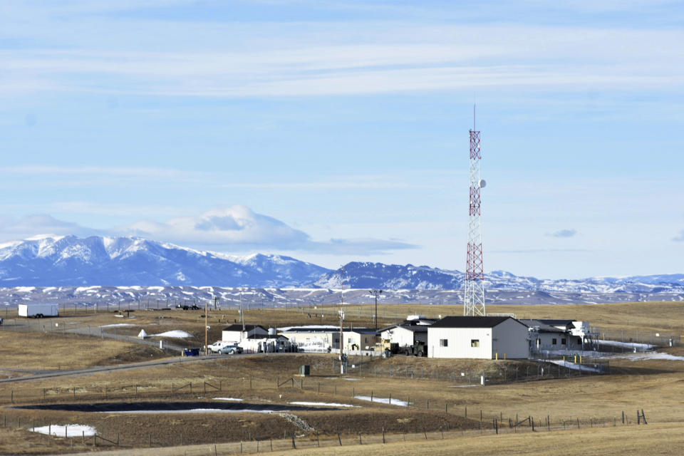 ARCHIVO - Una instalación de la Fuerza Aérea de Estados Unidos rodeada de tierras de cultivo en el centro de Montana, el 7 de febrero de 2023, cerca de Harlowton, Montana. (AP Foto/Matthew Brown)