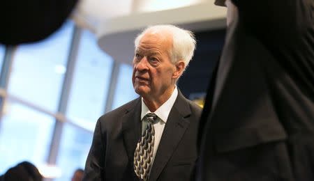 NHL legend Gordie Howe greets media on his way to a dinner with other NHL legends like Wayne Gretzky and Bobby Hull to honour his legacy in Saskatoon, Saskatchewan February 6, 2015. REUTERS/David Stobbe