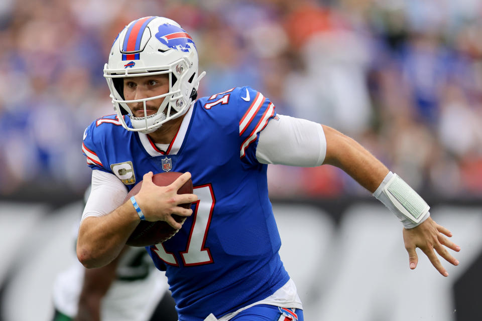 EAST RUTHERFORD, NEW JERSEY - NOVEMBER 06: Josh Allen #17 of the Buffalo Bills rushes against the New York Jets during the first half at MetLife Stadium on November 06, 2022 in East Rutherford, New Jersey. (Photo by Mike Stobe/Getty Images)