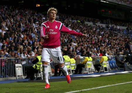 Real Madrid's Martin Odegaard warms up during their Spanish first division soccer match against Getafe at Santiago Bernabeu stadium in Madrid, Spain, May 23, 2015. REUTER/Juan Medina