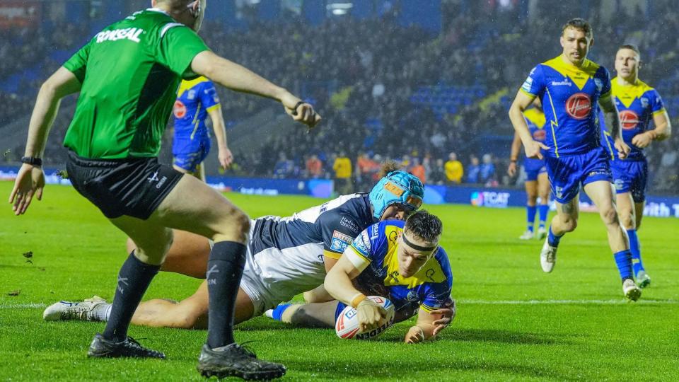 Josh Thewlis scores a try for Warrington against Hull FC