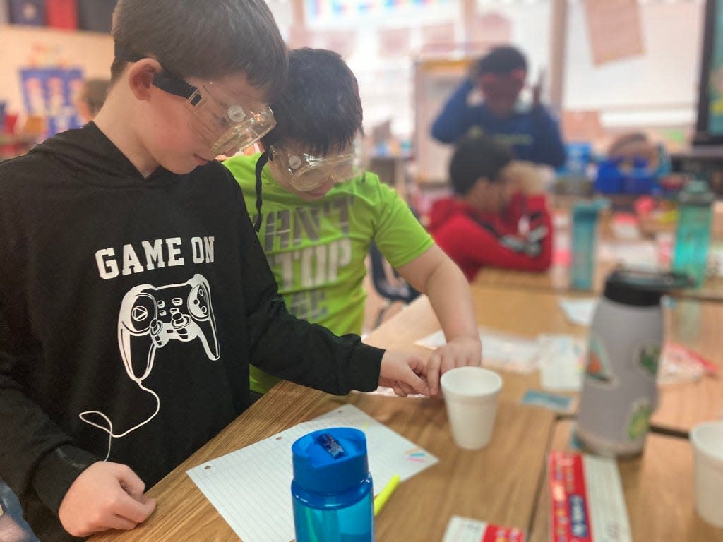 Fourth grade students at Licking Heights West Elementary enjoy an experiment about fluorescence, viscoelasticity, and fiber optics lead by the district’s Technology Integration Specialist Vicki Willett. In October, the district received two major grants from Battelle and Google to support STEM education in the classroom.