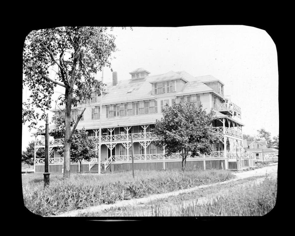 The early Fensmere Hotel in Houghs Neck.