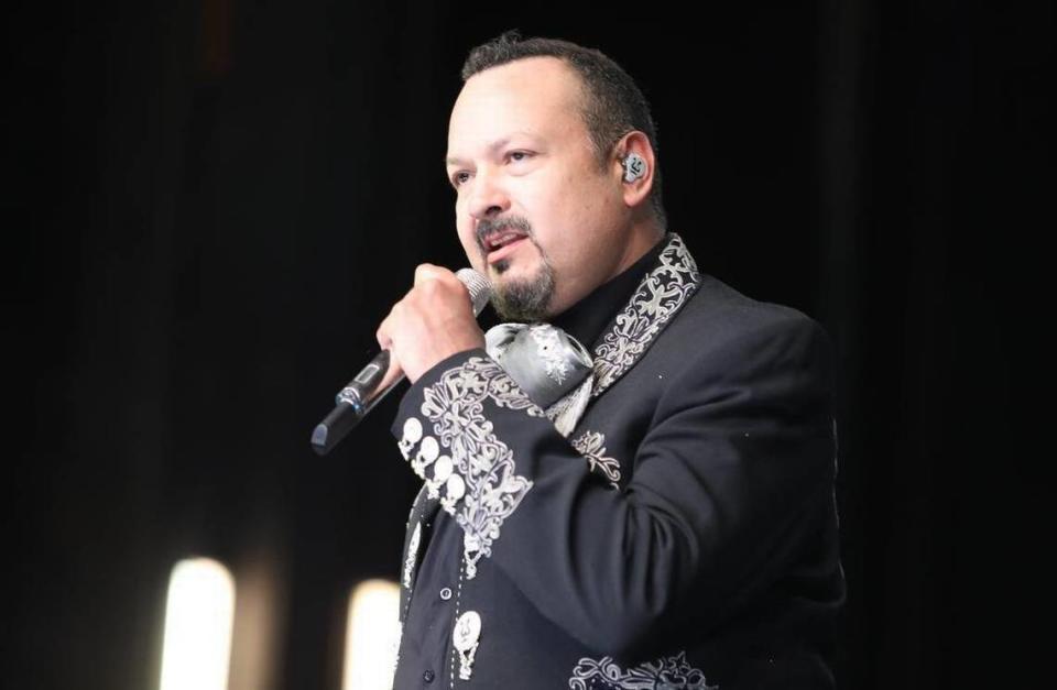 Pepe Aguilar dió un avance especial en el legendario Teatro “Los Ángeles” el 1 de abril sobre lo que su público puede esperar de la gira del Jaripeo Sin Fronteras 2019.