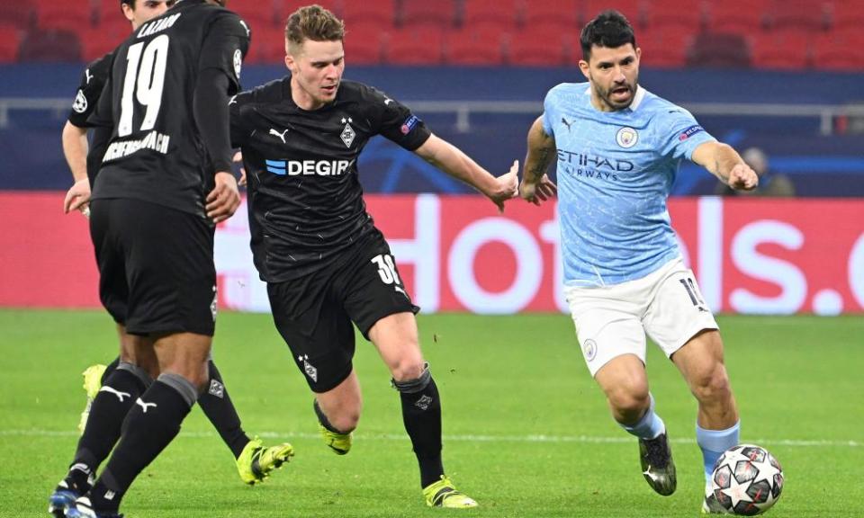 Manchester City’s Sergio Agüero, who came on in the second half, runs at the Gladbach defence.