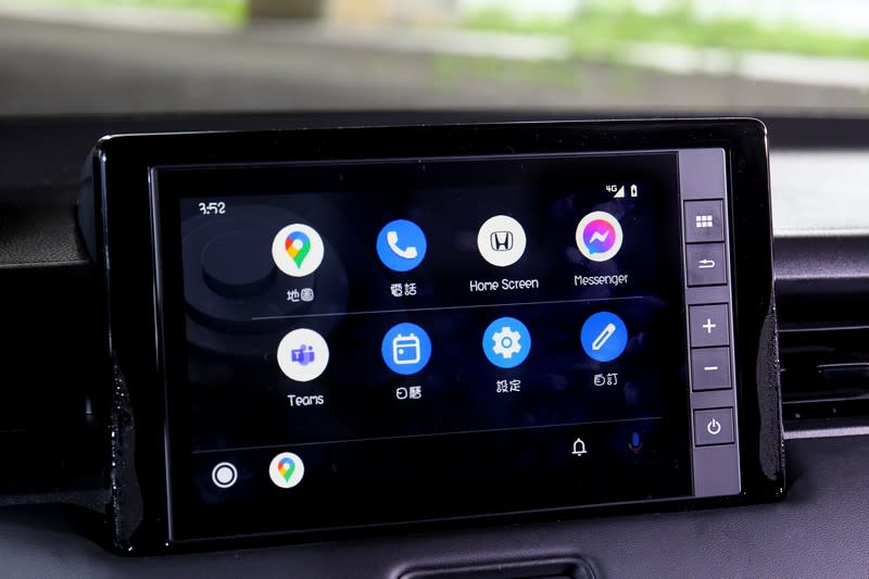 具備Apple CarPlay / Android Auto連結功能的8吋觸控式音響主機，為全車系標準配備。