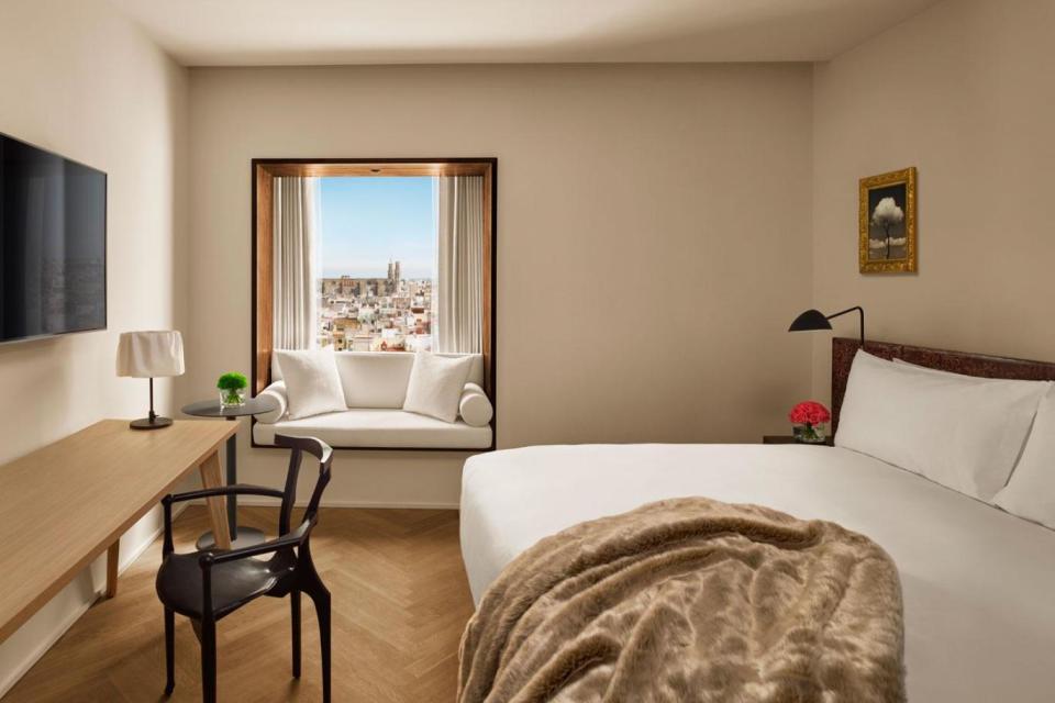 All rooms come with a view of the Gothic Quarter (The Edition)