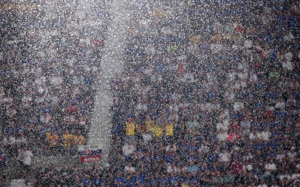 The rain pours down in Frankfurt.