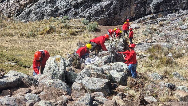 En los Andes peruanos, agricultores recurren a represas prehispánicas para combatir escasez de agua