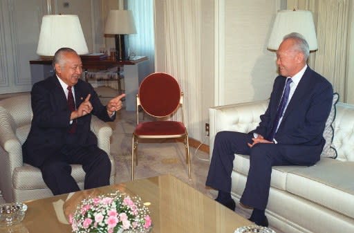 JAPAN, Tokyo : (FILES) Indonesian President Suharto (l) and Singaporean Premier Lee Kuan Yew (r) shown in file picture dated 13 November 1990 in Tokyo, exchange laughter before the start of their talks at the Imperial Hotel.