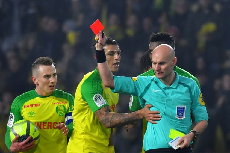 Nantes' defender Diego Carlos (C) receives a red card from referee Tony Chapron during the French L1 football match against Paris Saint-Germain January 14, 2018