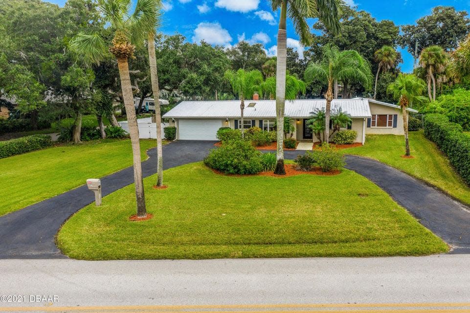 This beachside home, sitting on an almost half-an-acre corner lot and just across from the Intracoastal Waterway in Ormond Beach, has excellent curb appeal, a circular driveway and a huge fenced-in backyard.
