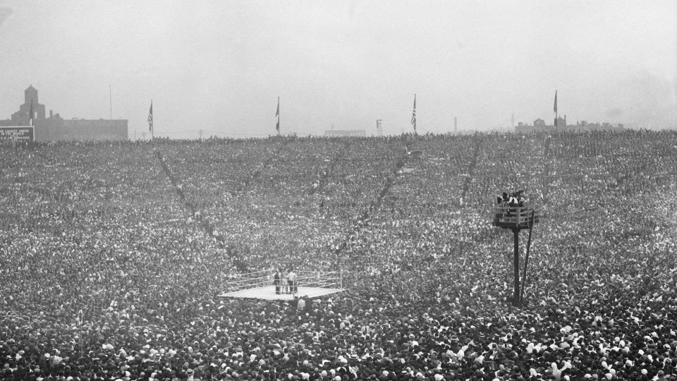 A sea of fans surrounds the ring. (Bettmann Archives/Getty Images)