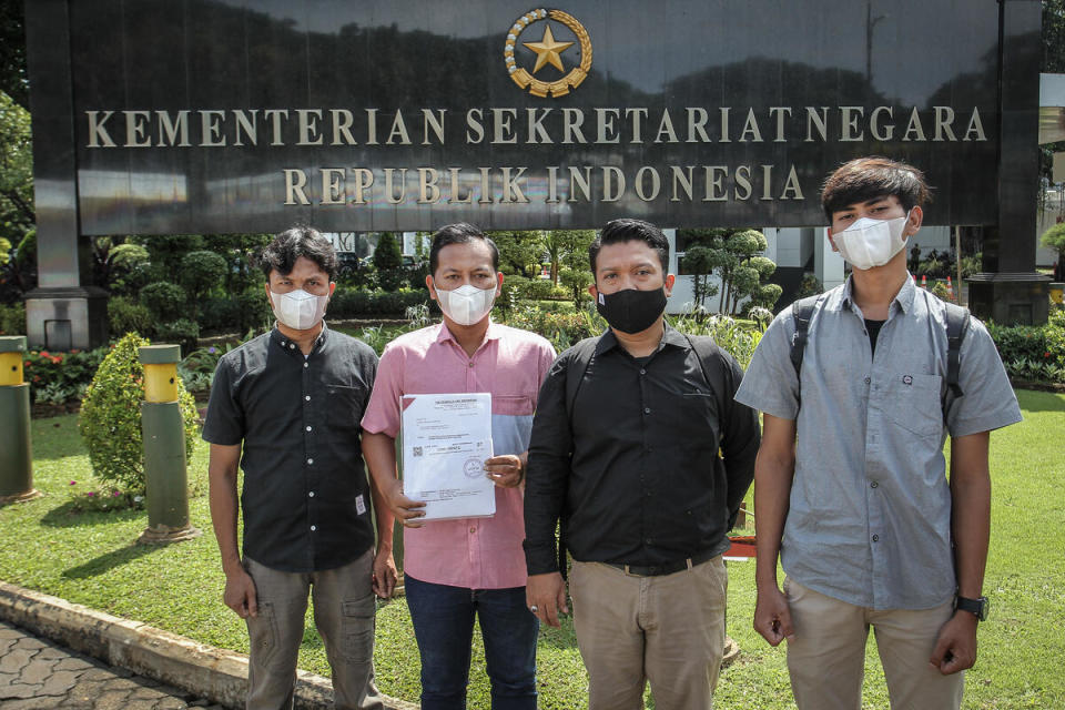 2022年4月，三位印尼前漁工在律師、綠色和平及印尼移工工會的陪同下，前往印尼國秘書處，向總統遞交行政異議書，要求政府馬上批准《移工保護法案》。