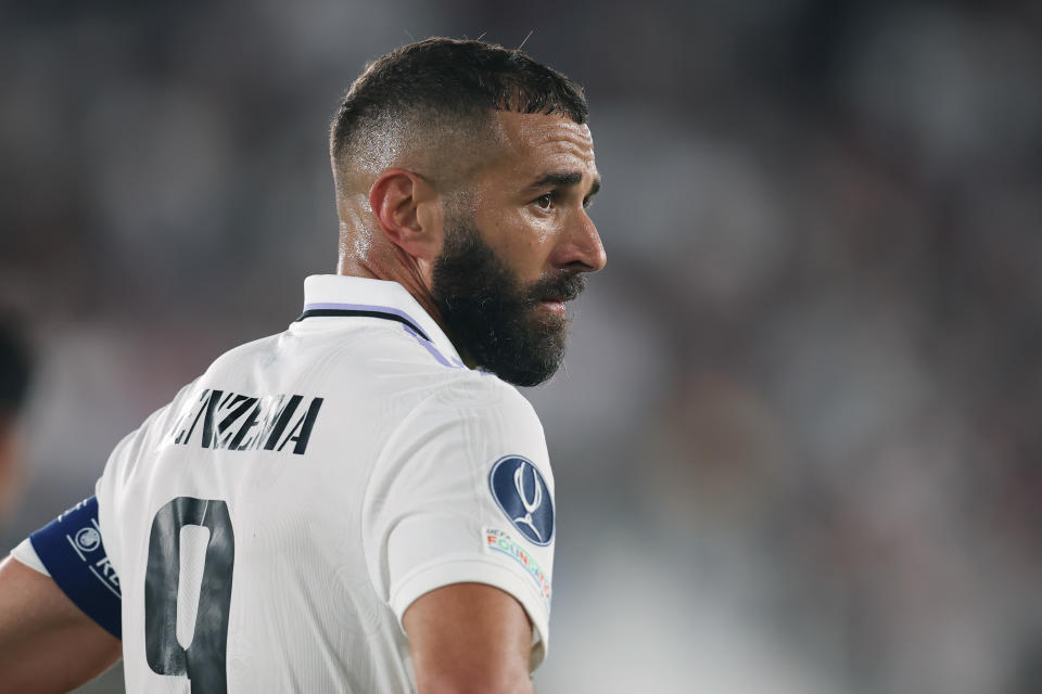 HELSINKI, FINLAND - AUGUST 10: Karim Benzema of Real Madrid reacts during the UEFA Super Cup Final 2022 between Real Madrid CF and Eintracht Frankfurt at Helsinki Olympic Stadium on August 10, 2022 in Helsinki, Finland. (Photo by Alex Grimm/Getty Images )