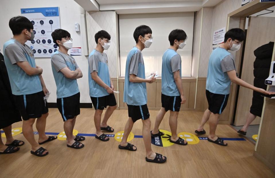 Young South Korean men take part in a medical checkup for conscription at the Seoul Regional Military Manpower Administration in Seoul on February 7, 2022, as South Korea maintains a conscription system that requires almost all healthy male citizens to serve the military.<span class="copyright">JUNG YEON-JE/AFP via Getty Images</span>