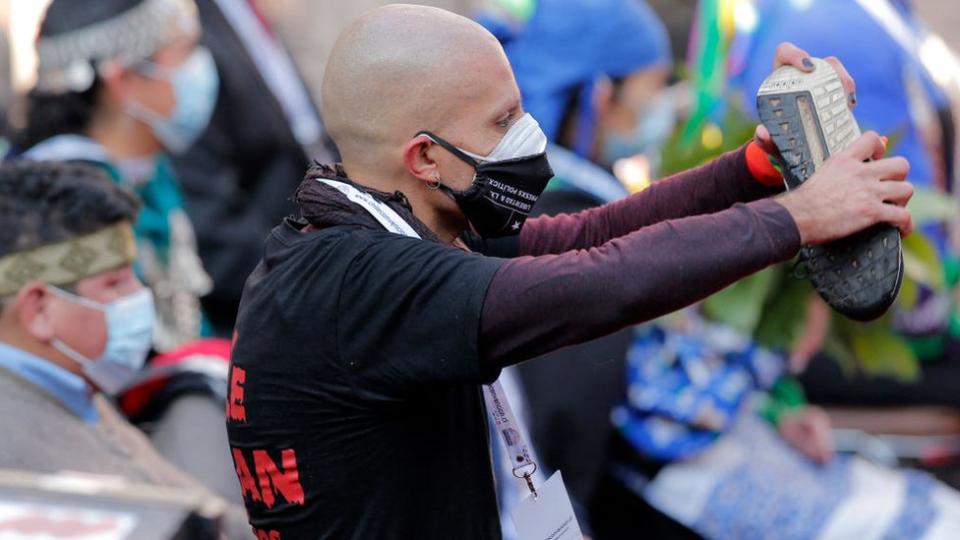 Rodrigo Rojas durante una protesta en Chile.