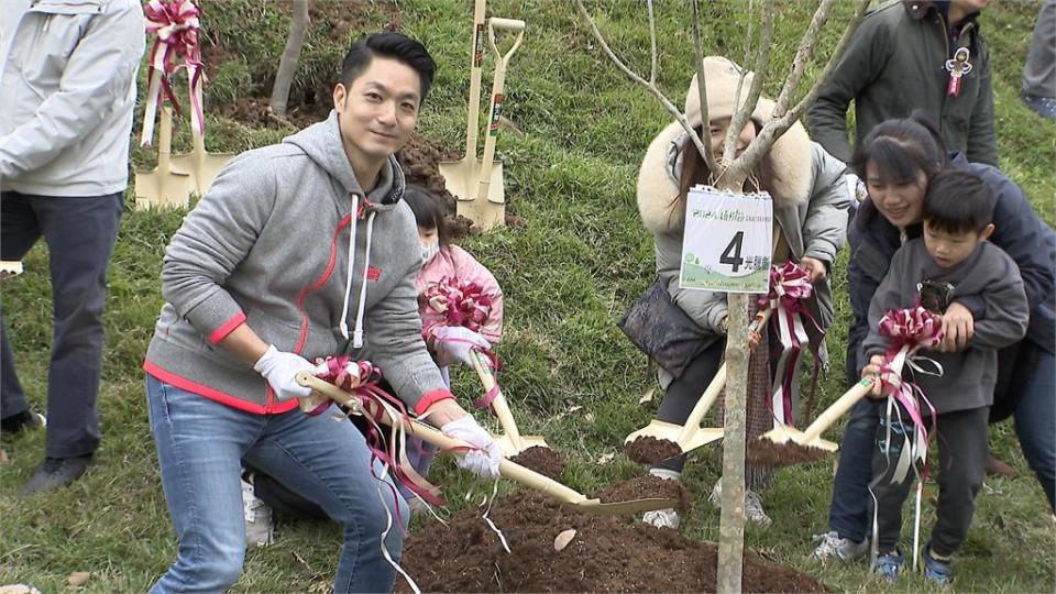 響應植樹節推廣低碳永續　蔣萬安號召大小朋友來種樹