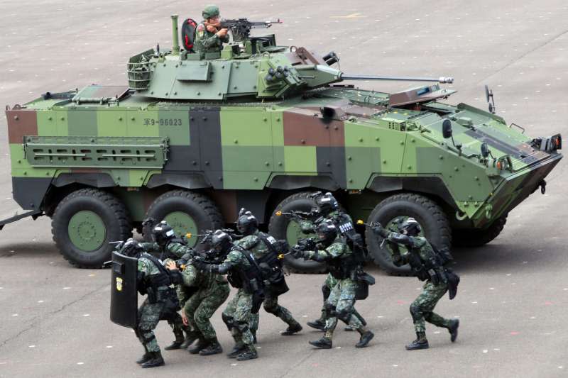 20200825-憲兵CM34 30機砲裝步戰鬥車在今年漢光演習中，參與衛戍區重要目標防護演練。（取自青年日報）