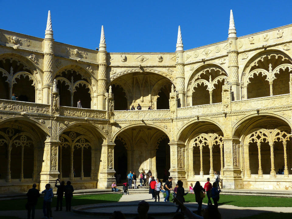 <p>Lisboa no solo te conquistará con su gastronomía, sino también con sus históricos monumentos. Estás viendo el Monasterio de los Jerónimos. (Foto: <a rel="nofollow noopener" href="https://pixabay.com/" target="_blank" data-ylk="slk:Pixabay;elm:context_link;itc:0;sec:content-canvas" class="link ">Pixabay</a>). </p>