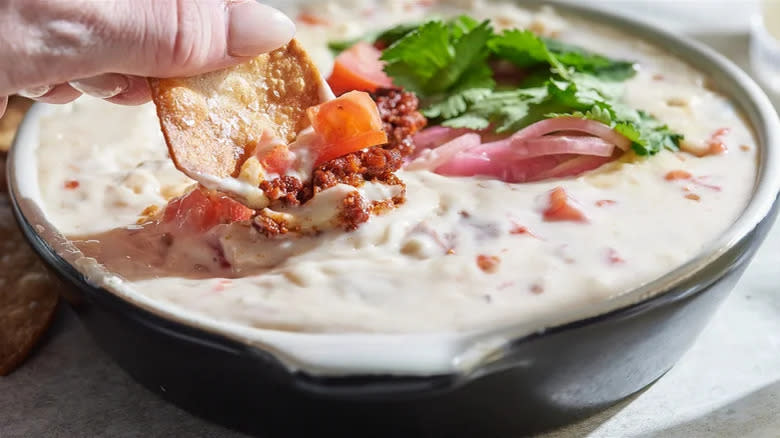 Chip in queso dip