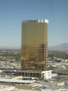 <p>La peculiar personalidad del presidente estadounidense Donald Trump se refleja a la perfección en la torre de su propiedad en Las Vegas. Cuenta con un revestimiento de cristal infusionado en oro que le da ese curioso color dorado. (Foto: Wikimedia Commons). </p>