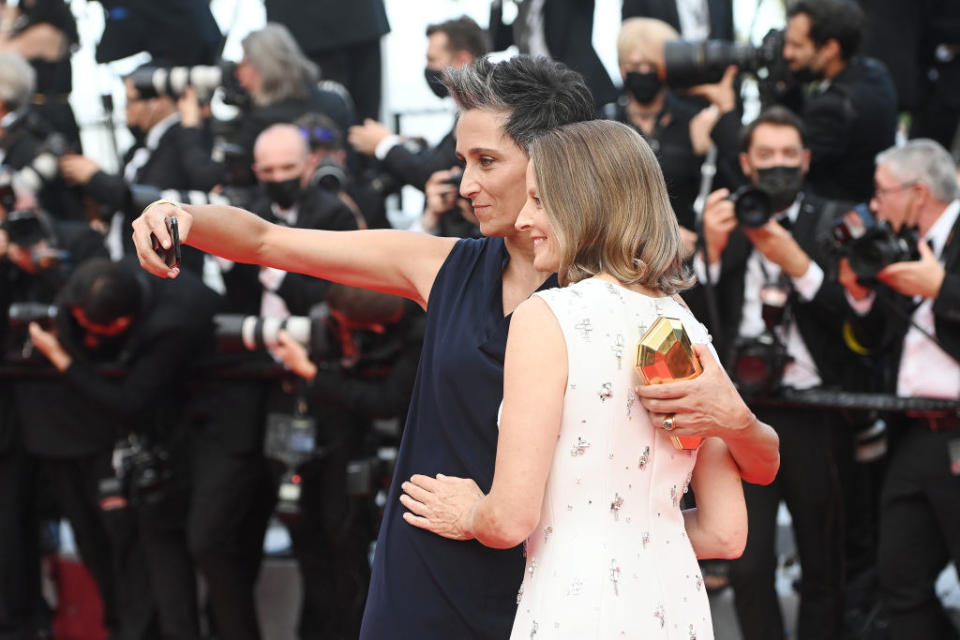 Jodie and Alexandra take a quick selfie together