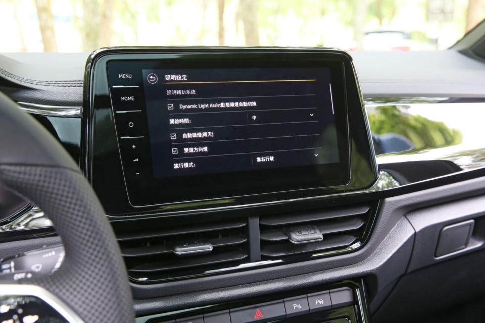 中控台觸控螢幕加大到9.2吋且換上MIB 3多媒體系統，各項車輛功能設定亦整合其中。