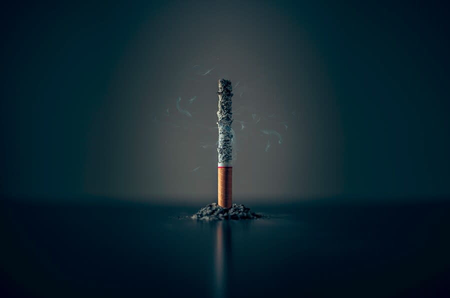 一項醫學研究發現，吸菸將導致腹部脂肪增加，建議吸菸者應考慮戒菸。（Photo by Mathew MacQuarrie on Unsplash under C.C License）