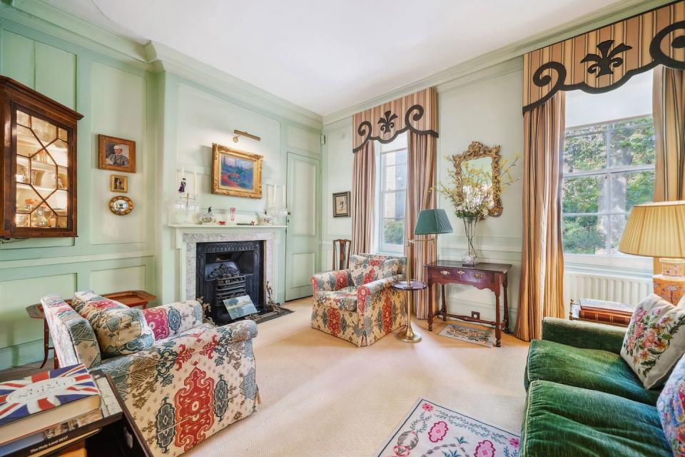 westminster townhouse for sale living room