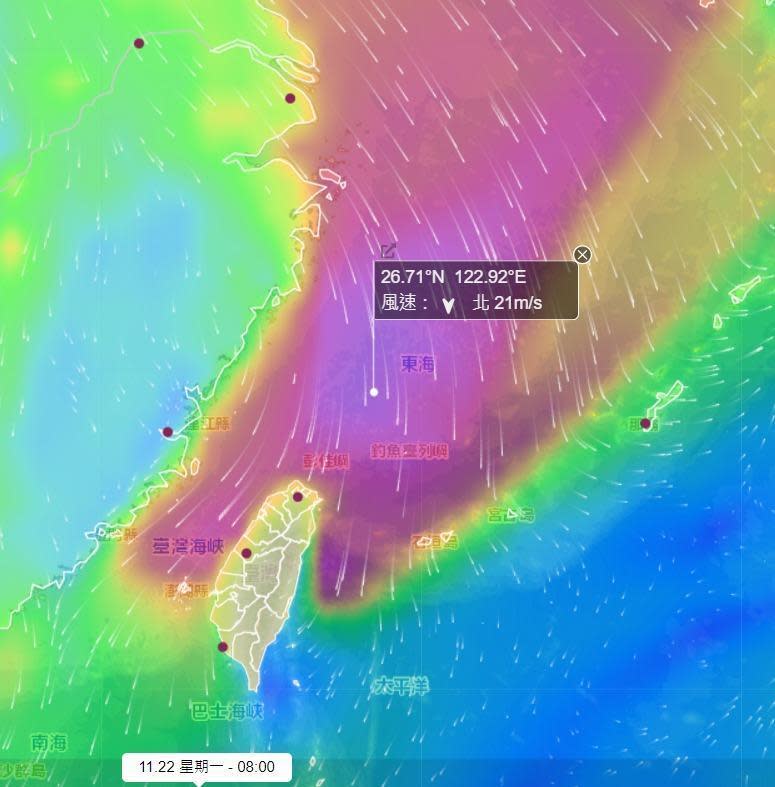 鄭明典在臉書貼出一張「紫爆」的風場圖，說明今上午8點海面中部以北的海面風速將達到輕颱等級。（翻攝自鄭明典臉書）
