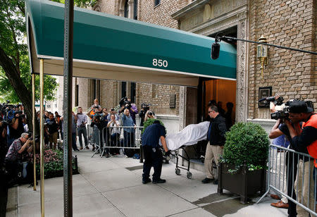 Medical examiners remove the body from the Park Avenue apartment of designer Kate Spade in New York, U.S. June 5, 2018. REUTERS/Brendan McDermid