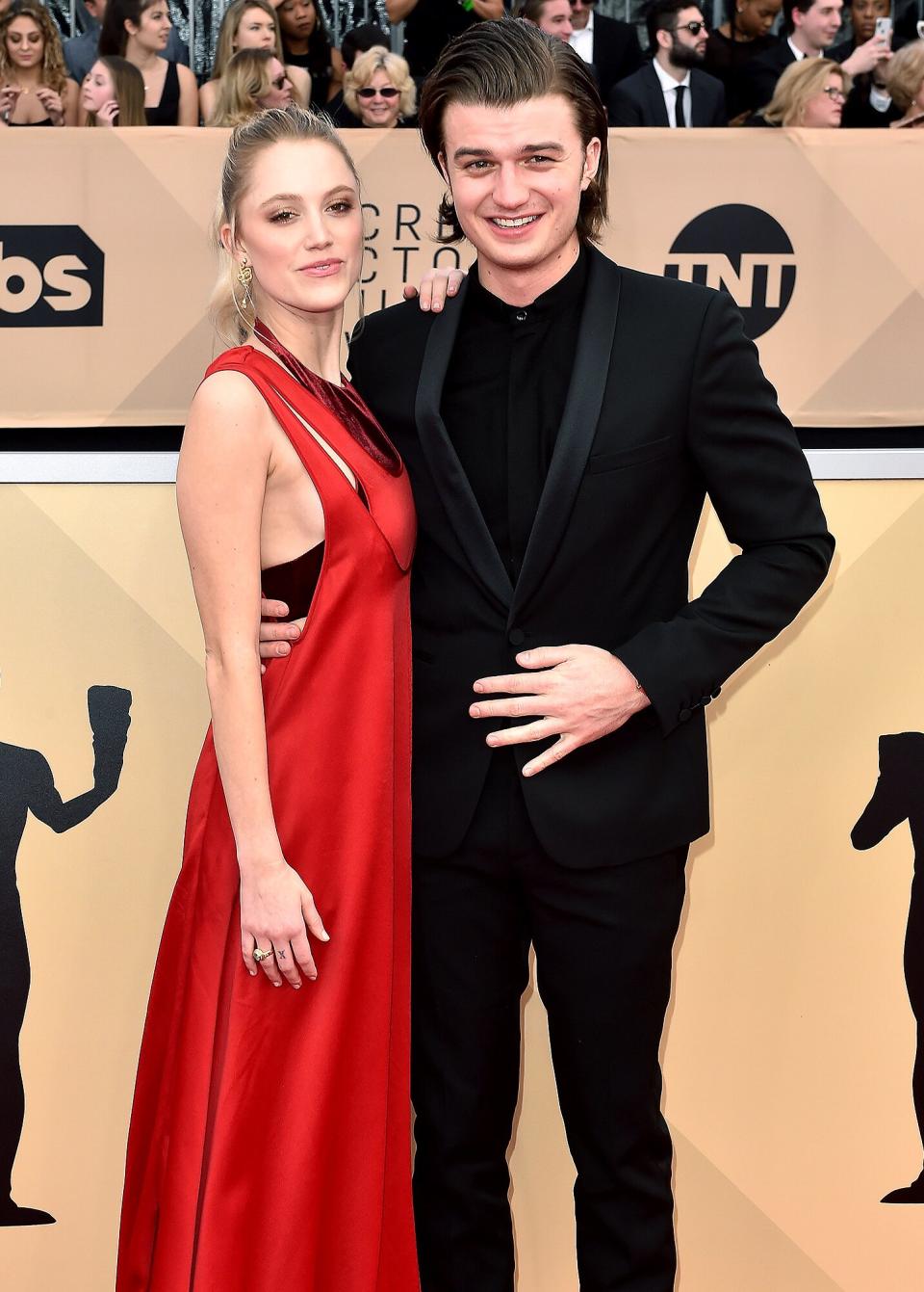 joe keery, Maika Monroe