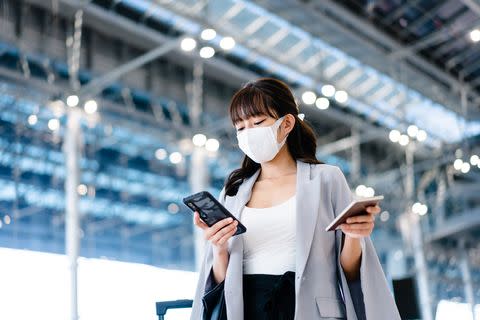 目前日本未強制規定民眾須配戴口罩，僅提醒民眾若出入人潮眾多的地方  COPYRIGHT: Getty Images  PHOTO CREDIT: Twenty47studio