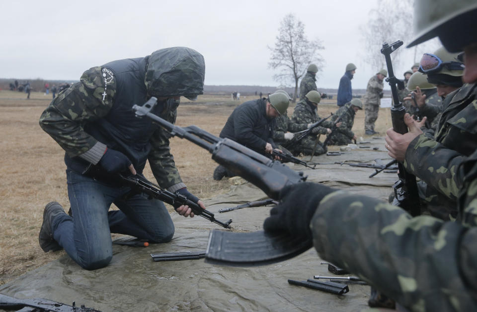 Self-Defense activists perform military exercises at a military training ground outside Kiev, Ukraine, Monday, March 17, 2014. Ukraine's parliament on Monday voted partial mobilization in response to Russia's invasion onto the Ukrainian territory. (AP Photo/Efrem Lukatsky)