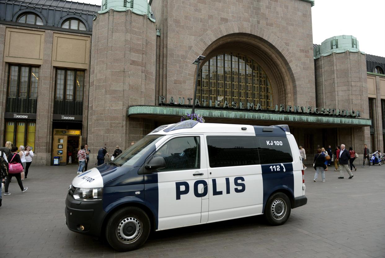 En Finlande, un député d’extrême droite soupçonné d’avoir tiré des coups de feu dans une boite de nuit (Photo d’un véhicule de police à Helsinki en Finlande)