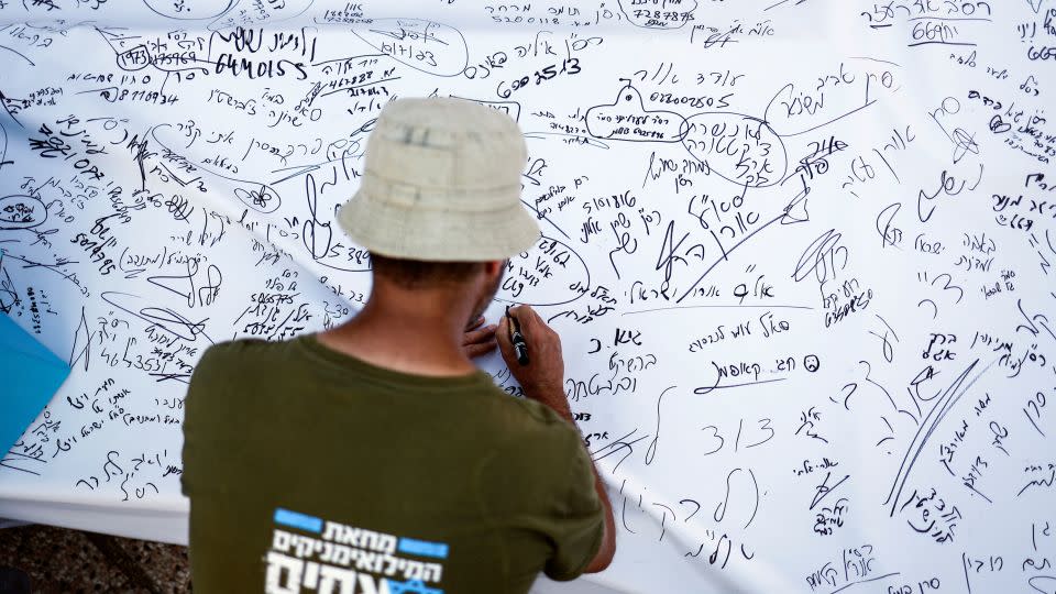 Israeli military reservist signs pledge to suspend voluntary military service if the government passes judicial overhaul legislation, near the defence ministry in Tel Aviv, Israel on July 19. - Amir Cohen/Reuters