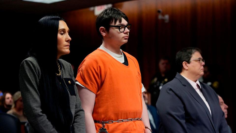 PHOTO: Ethan Crumbley stands with his attorneys Paulette Loftin, left, and Amy Hopp, Dec. 8, 2023, in Pontiac, Mich.  (Carlos Osorio/AP)