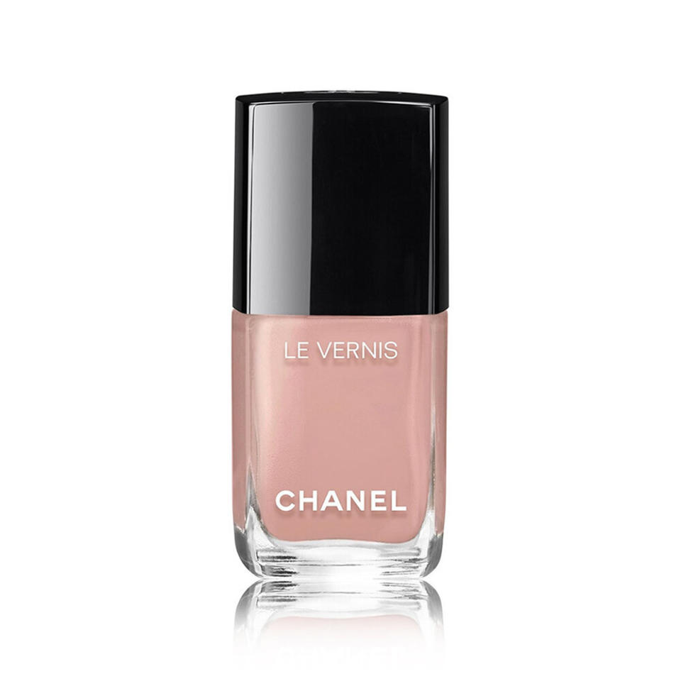 Chanel Le Vernis Longwear Nail Colour in 504 Organdi. (Photo: Nordstrom)