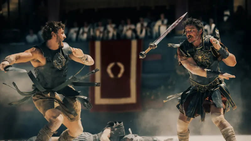 ▲保羅麥斯卡（左）與佩德羅帕斯卡在《神鬼戰士2》片中，有競技場精彩對戰橋段。（圖／UIP）