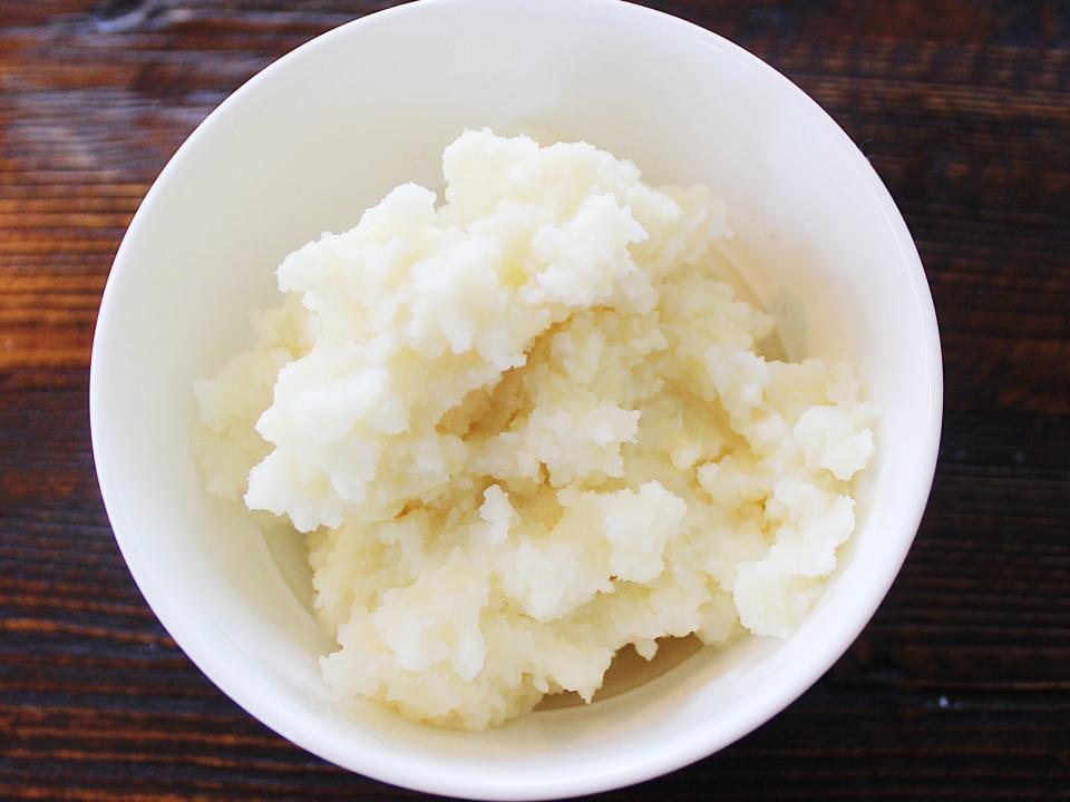 idahoan classic mashed potatoes in a white bowl