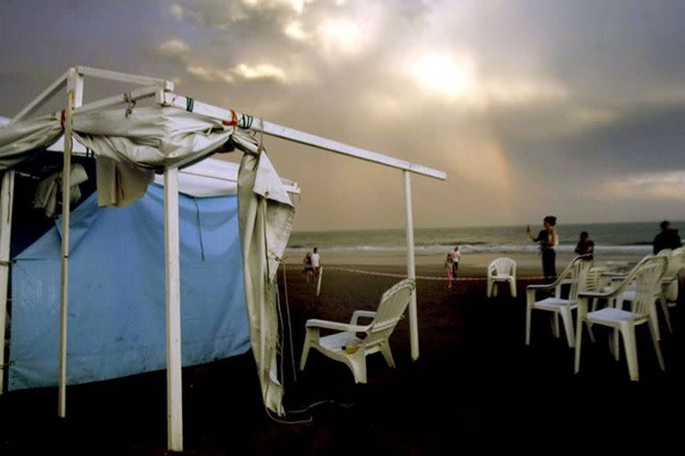 Este año, un rayo mató a tres jóvenes en un balneario de Villa Gesell