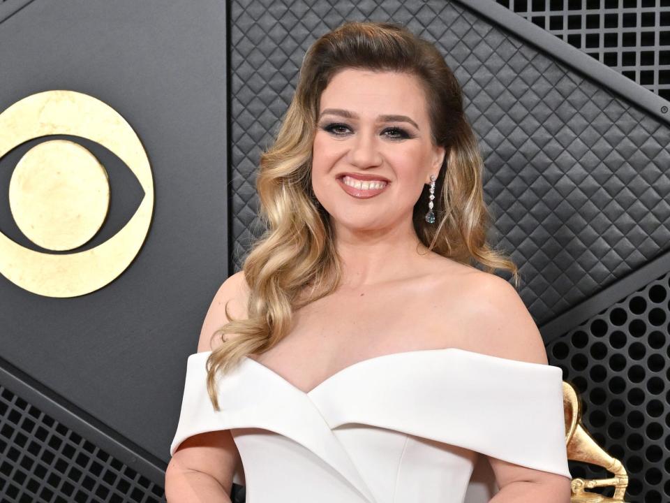 Kelly Clarkson attends the 2024 Grammys.