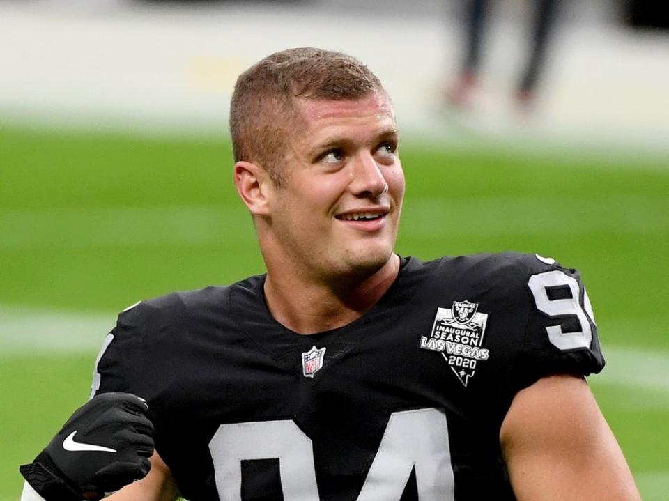 Las-Vegas-Raiders-Star Carl Nassib in einem Spiel (Bild: Ethan Miller/Getty Images)