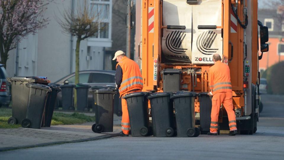 In der Coronakrise haben auch Entsorgungsunternehmen wie Müllabfuhren Probleme beim Nachschub von Schutzkleidung und Desinfektionsmitteln.