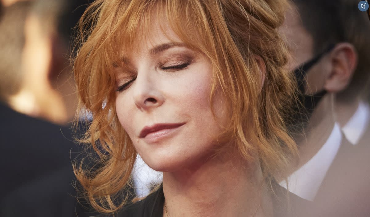 Tout est chaos : Mylène Farmer entre (enfin) dans le dico, oui oui 
Mylène Farmer - Montée des marches du film 