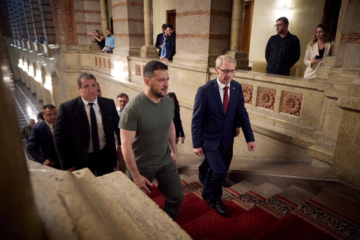 Denkov and Zelensky meet at the Bulgarian government building (via REUTERS)